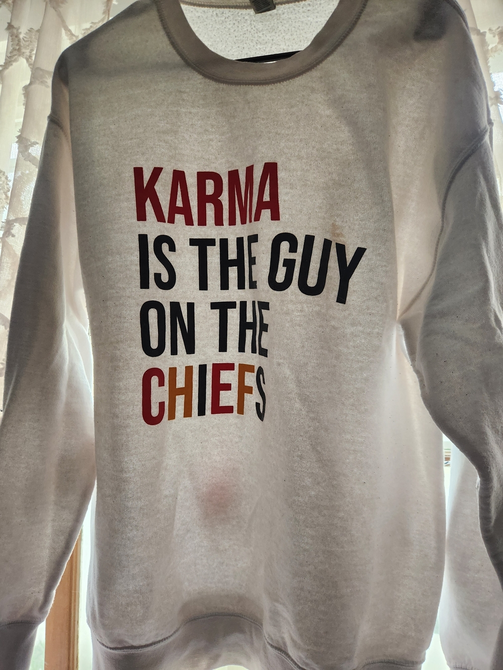 Karma Is The Guy On The Chiefs Graphic Sweatshirt - White